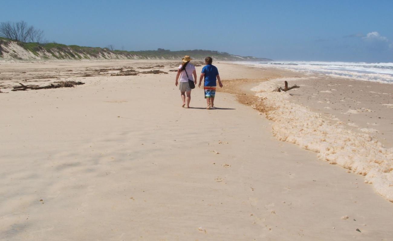 Photo de Shelley Beach avec sable lumineux de surface