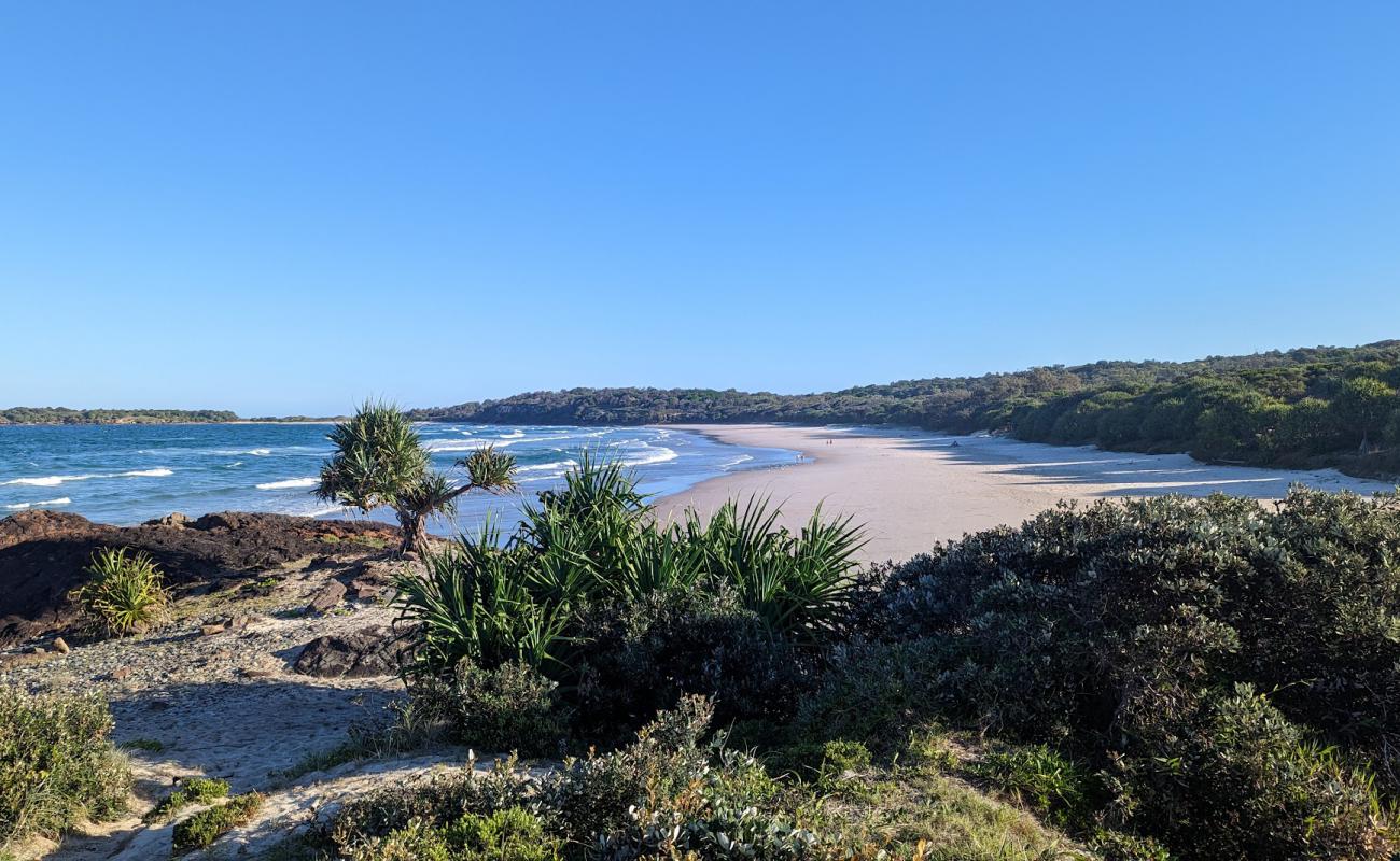 Photo de Chinamens Beach avec sable lumineux de surface