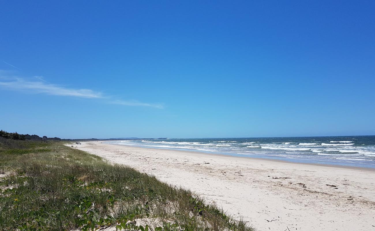 Photo de Airforce Beach avec sable lumineux de surface