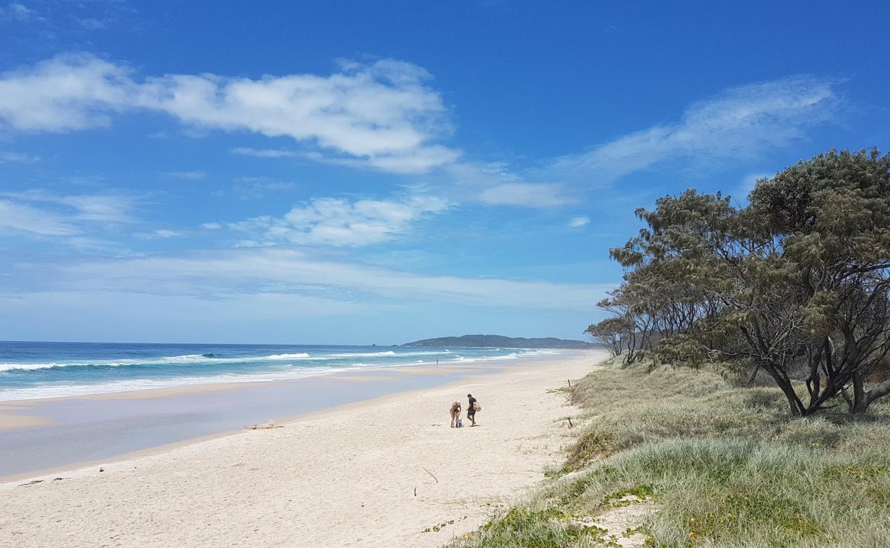 Photo de Tallow Beach avec sable lumineux de surface