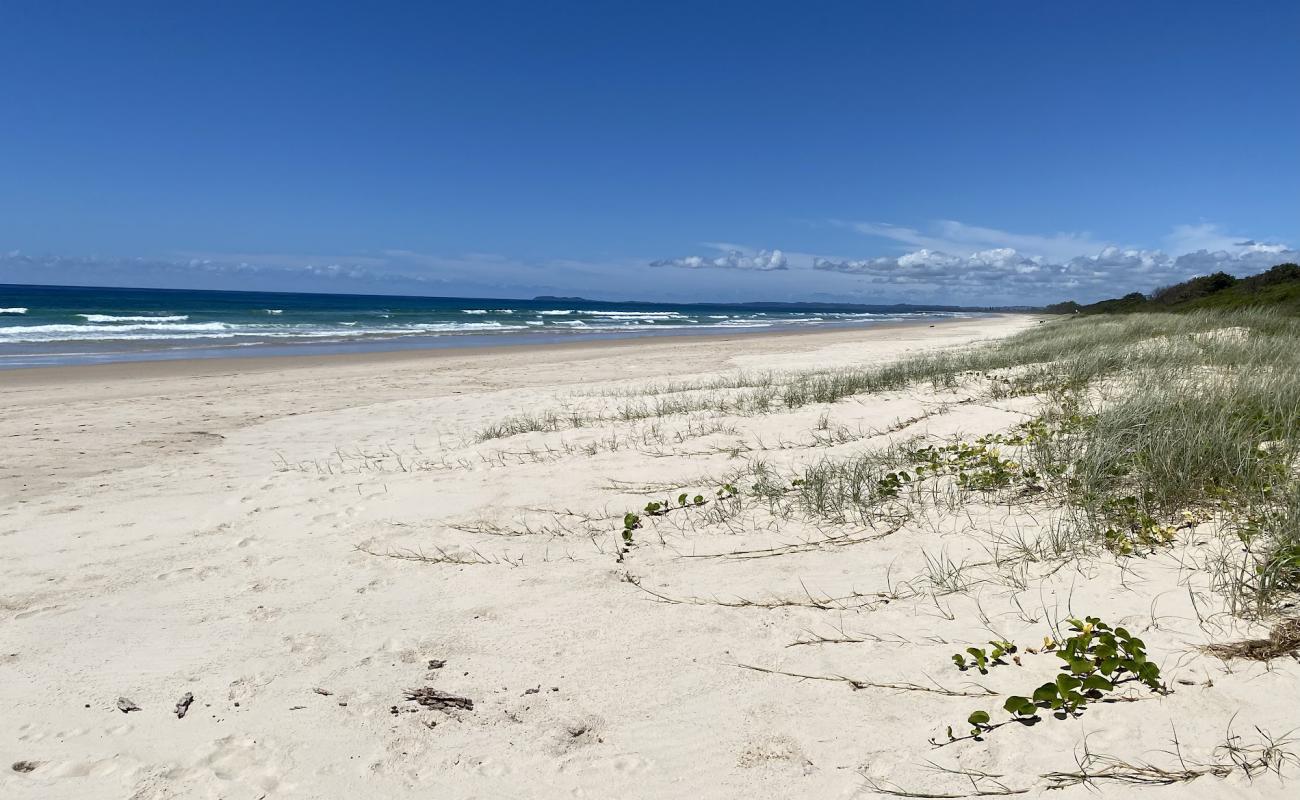 Photo de Wooyung Beach avec sable lumineux de surface