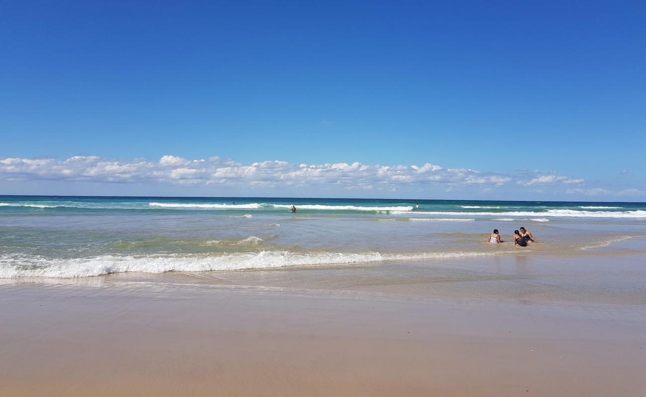 Photo de Casuarina Beach avec sable fin et lumineux de surface