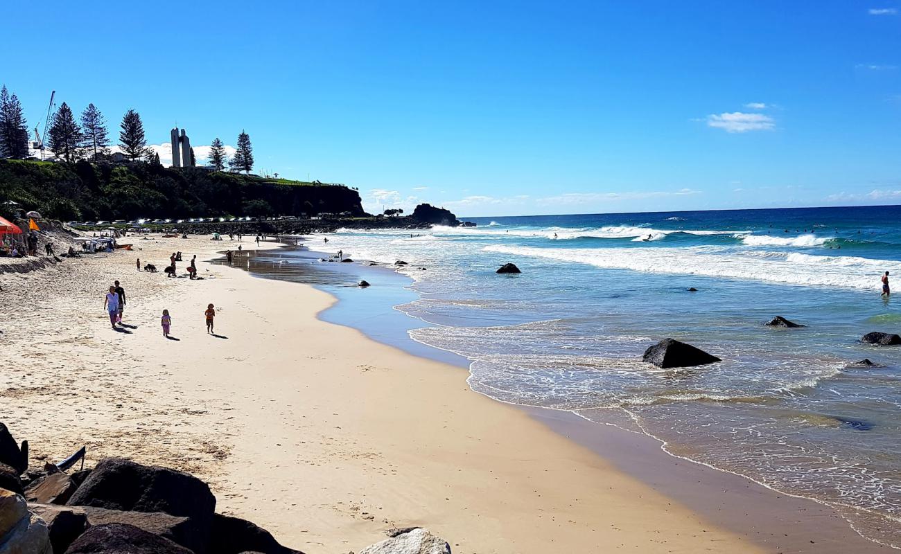 Photo de Duranbah Beach avec sable fin et lumineux de surface