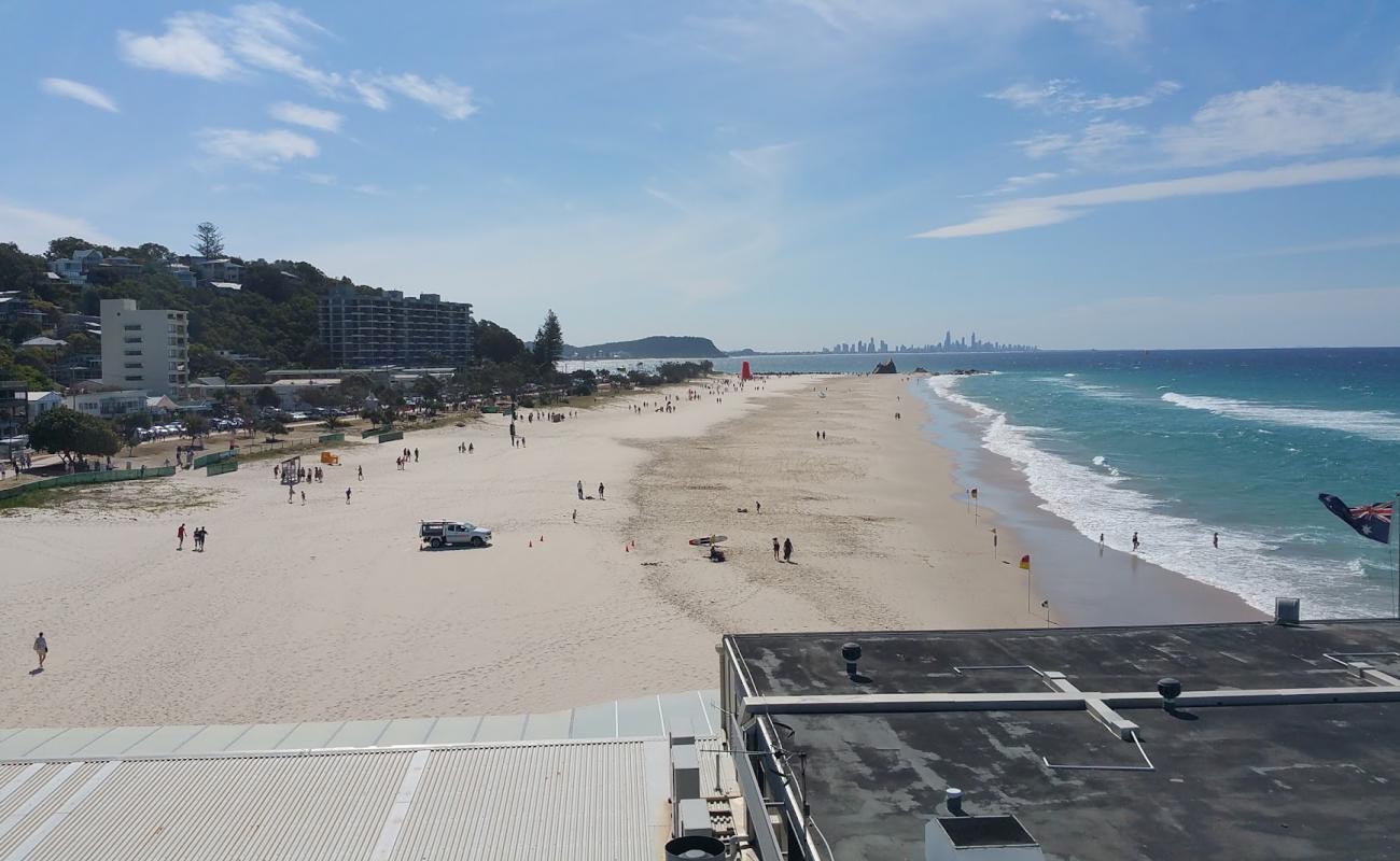 Photo de Currumbin Beach avec sable fin et lumineux de surface