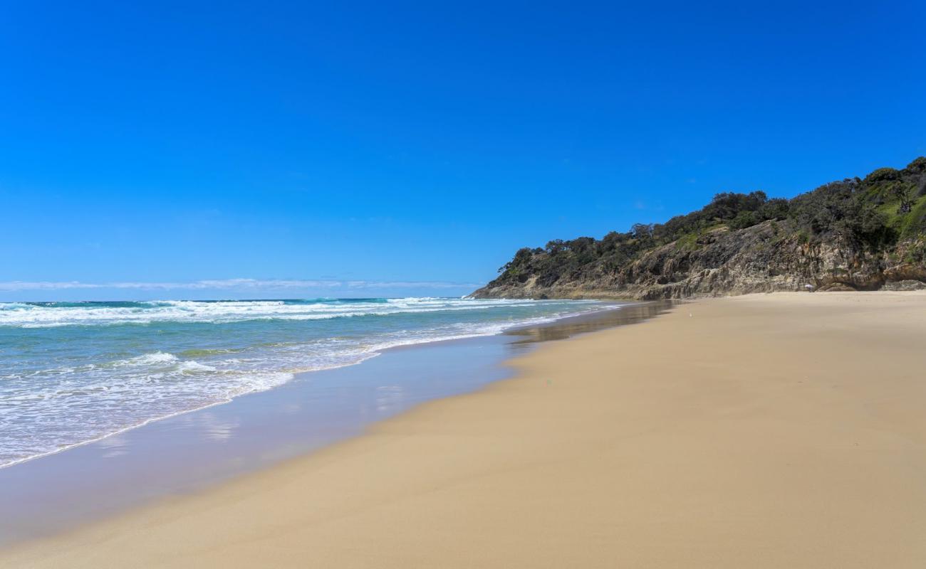 Photo de Frenchmans Beach avec sable fin et lumineux de surface