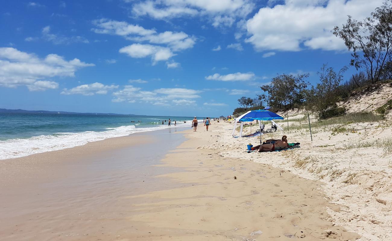 Photo de Woorim Beach avec sable beige de surface