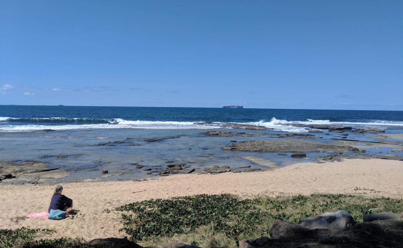 Photo de Shelly Beach avec sable lumineux de surface