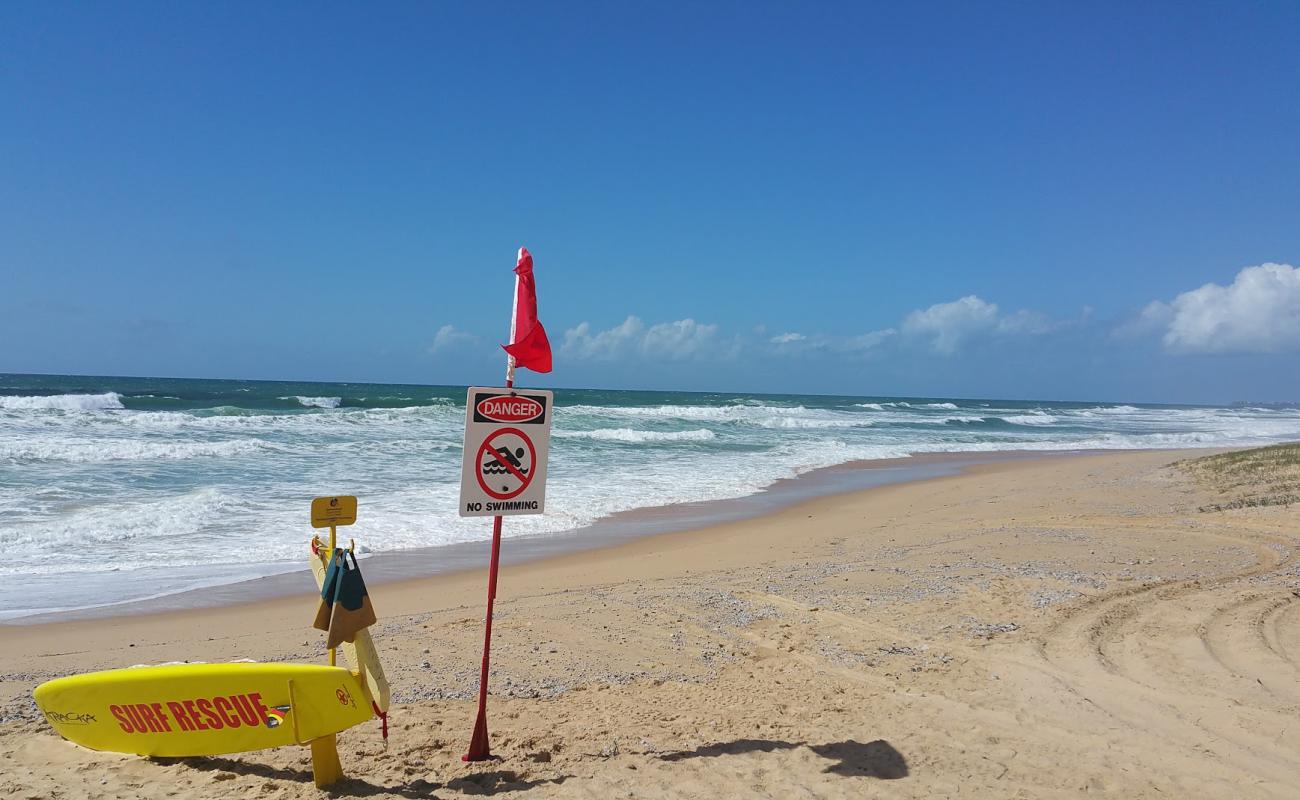 Photo de Kawana Beach avec sable lumineux de surface