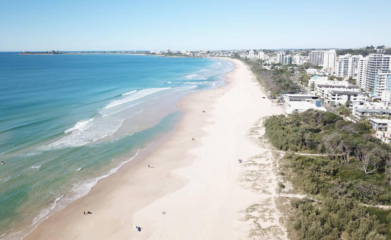 Photo de Maroochydore Beach avec sable lumineux de surface