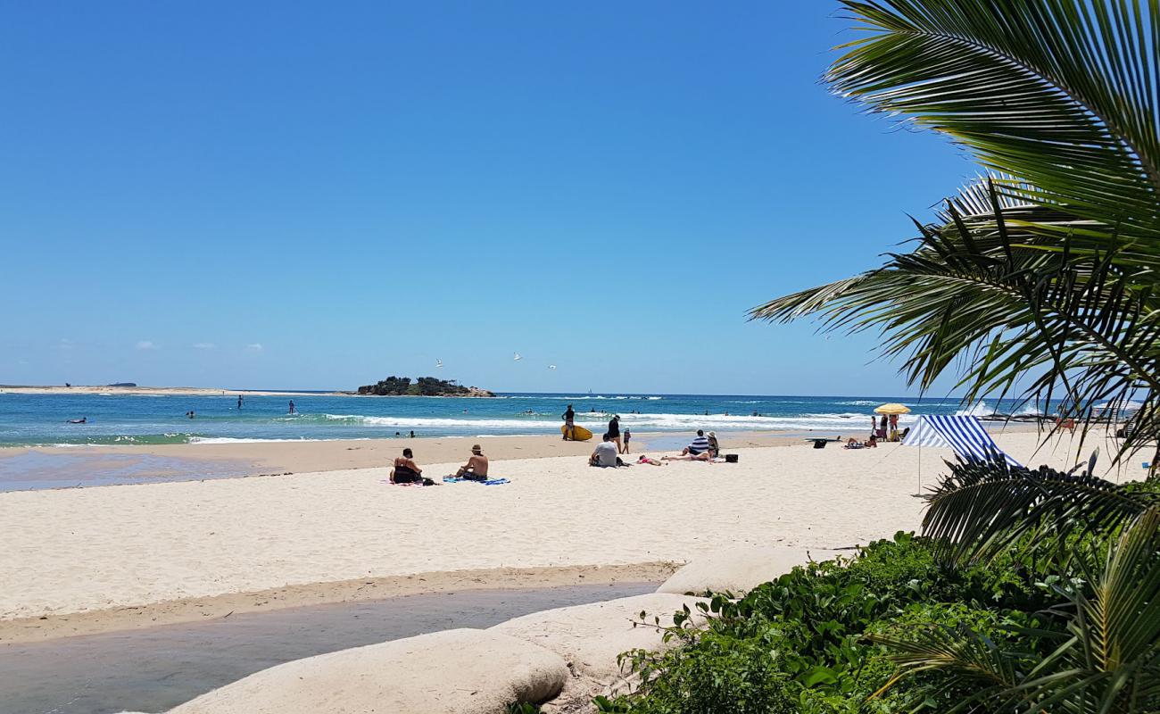 Photo de Cotton Tree Beach avec sable lumineux de surface