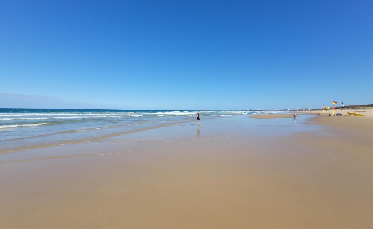 Photo de Mudjimba Dog Beach avec sable lumineux de surface