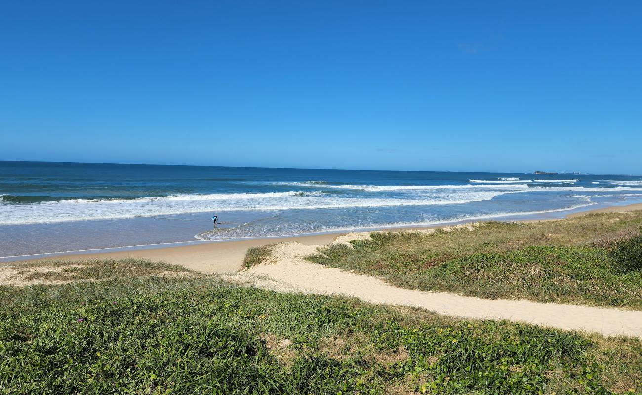 Photo de Marcoola Beach avec sable fin et lumineux de surface