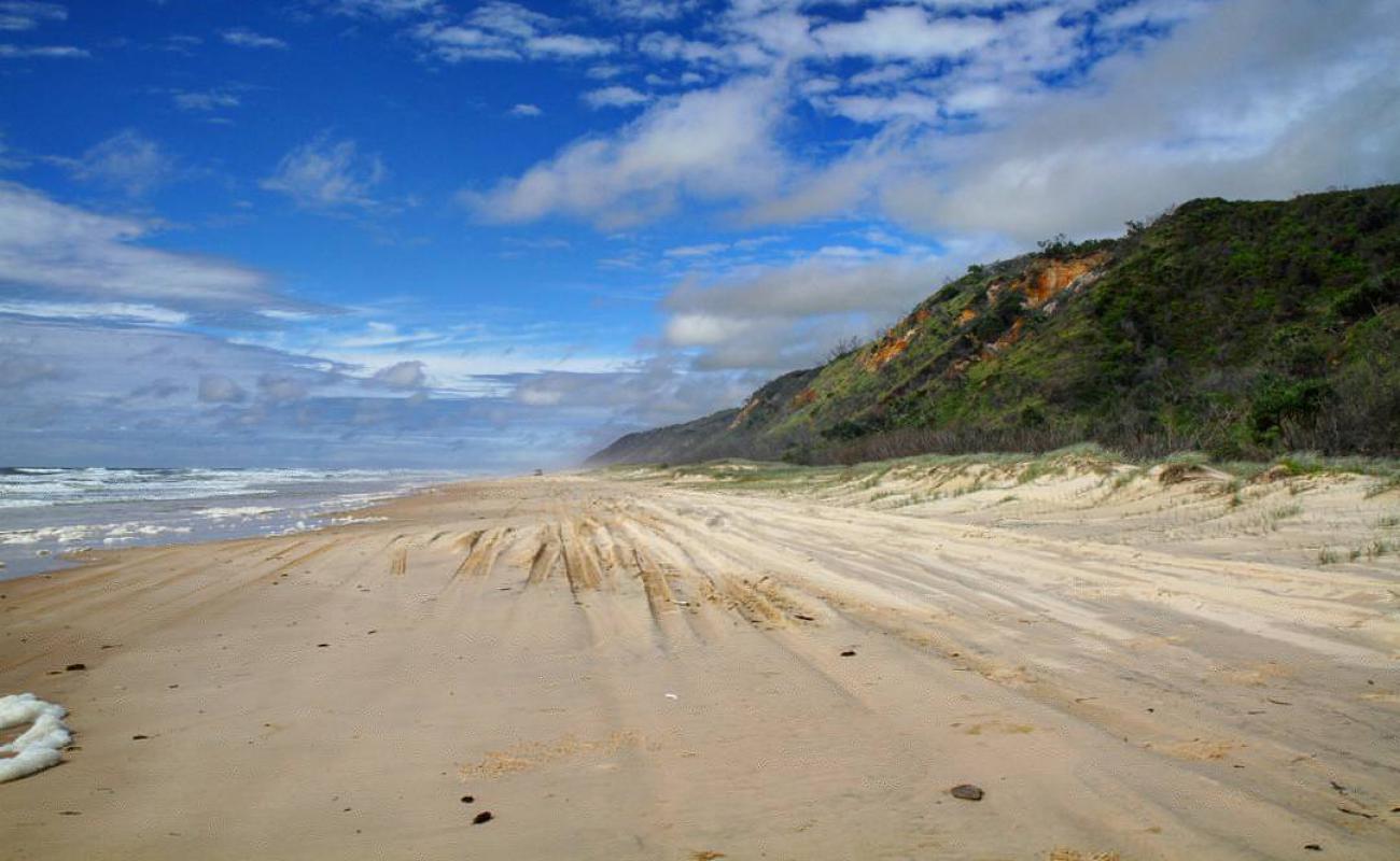 Photo de Eurong Beach avec sable beige fin de surface