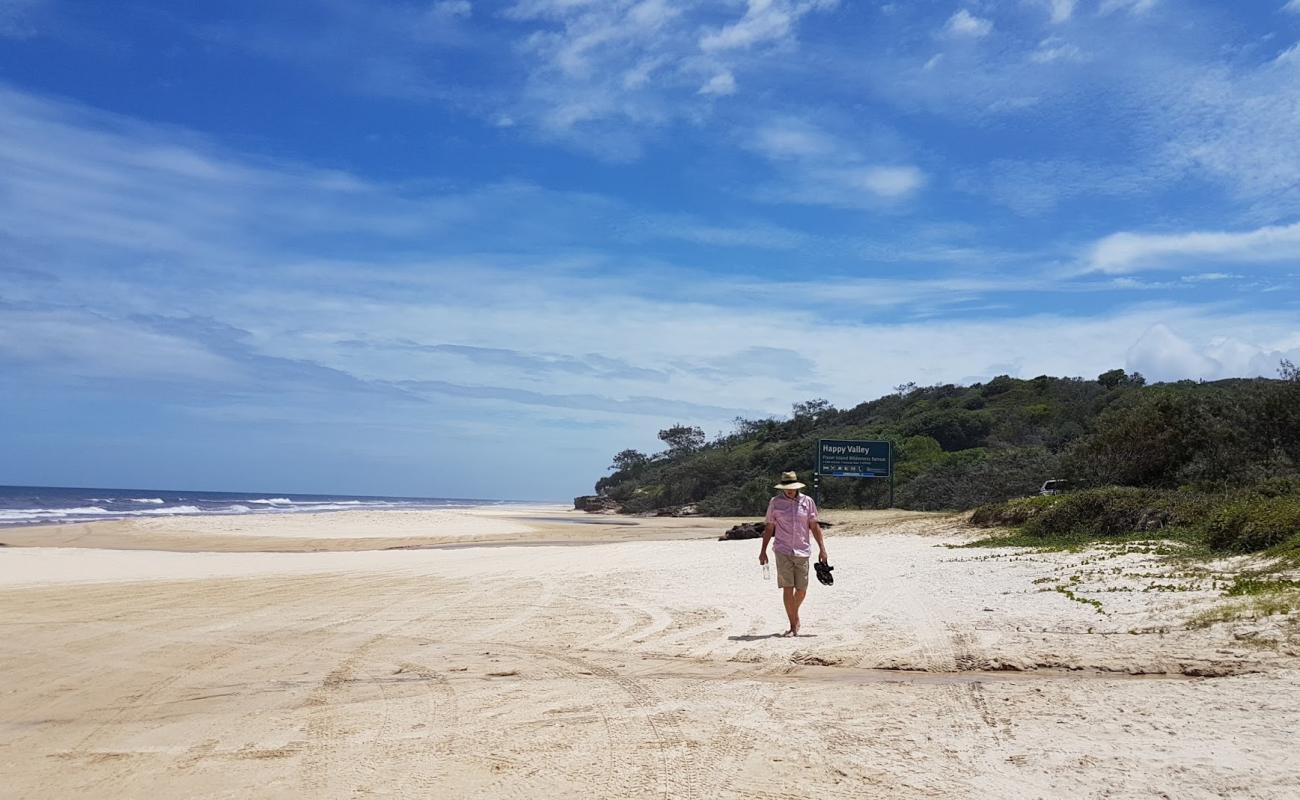 Photo de Happy Valley Beach avec sable beige fin de surface