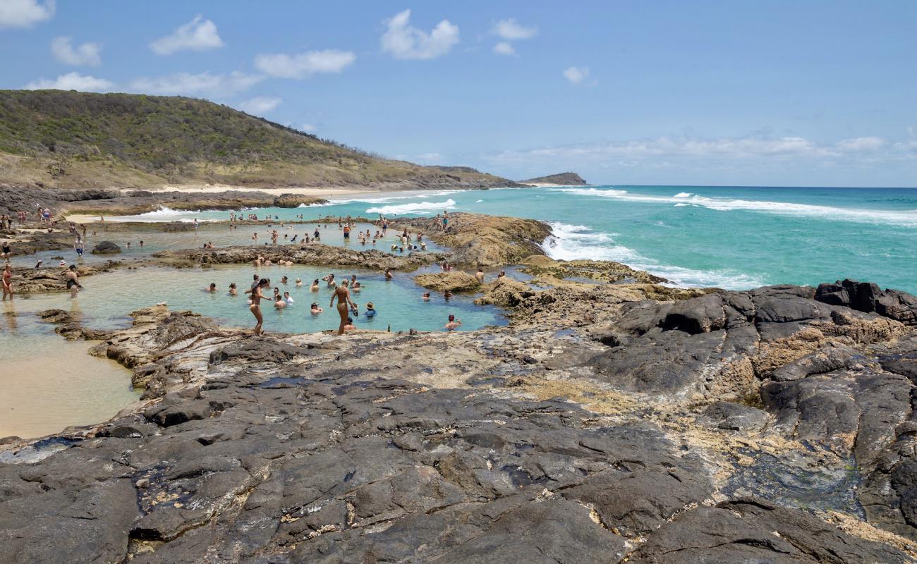 Photo de Champagne Pools Beach avec sable lumineux de surface