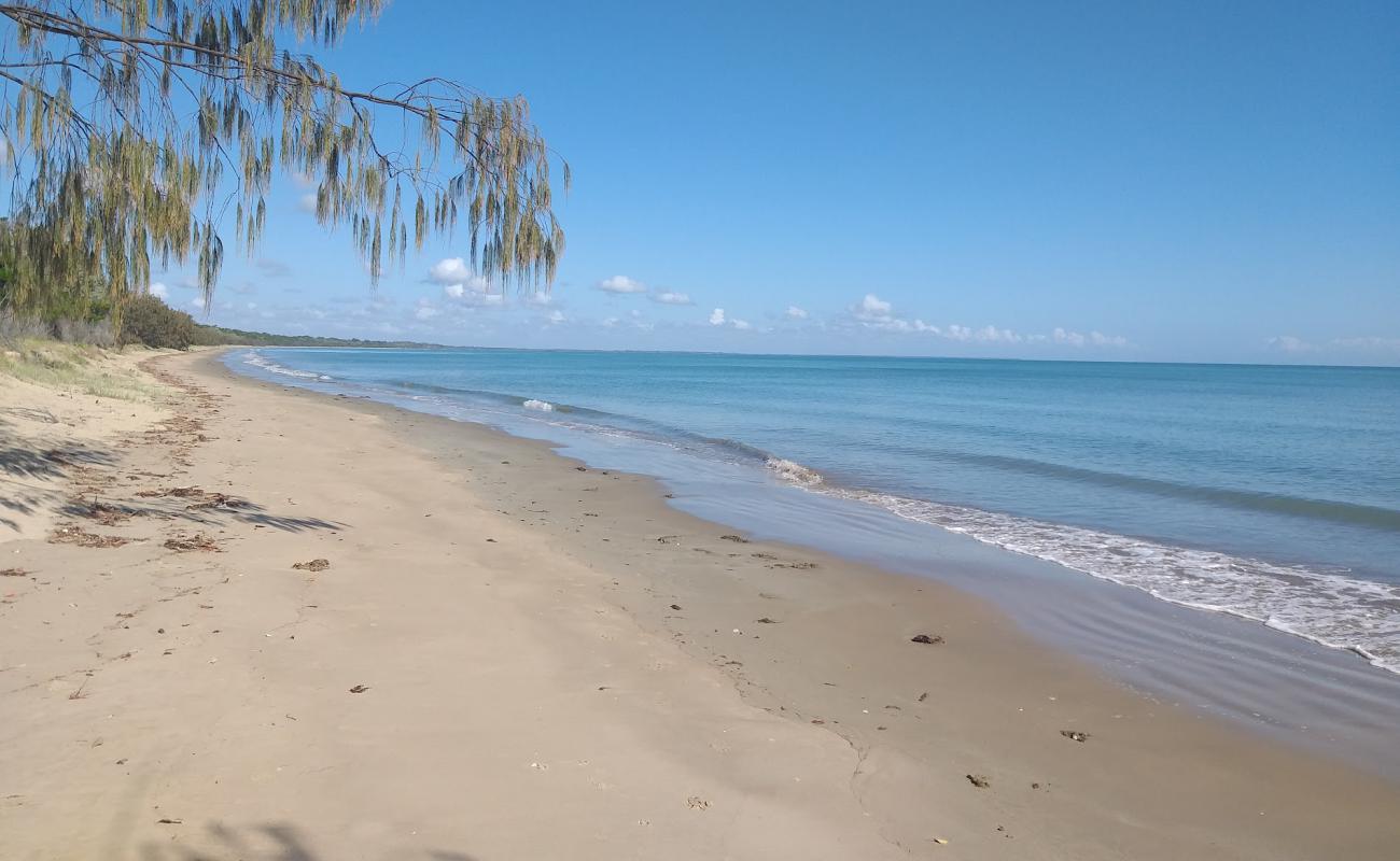 Photo de Toogoom 01 Beach avec sable lumineux de surface