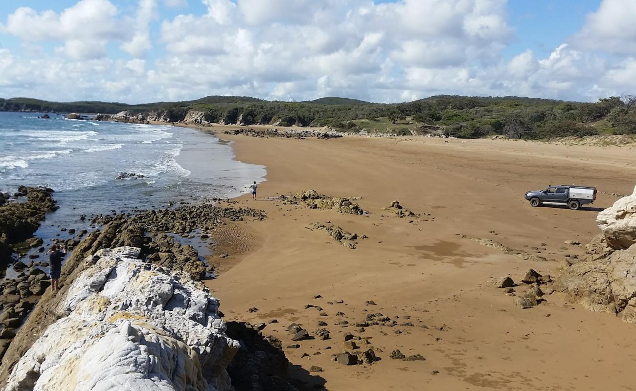 Photo de Joey Lees Beach avec sable beige de surface