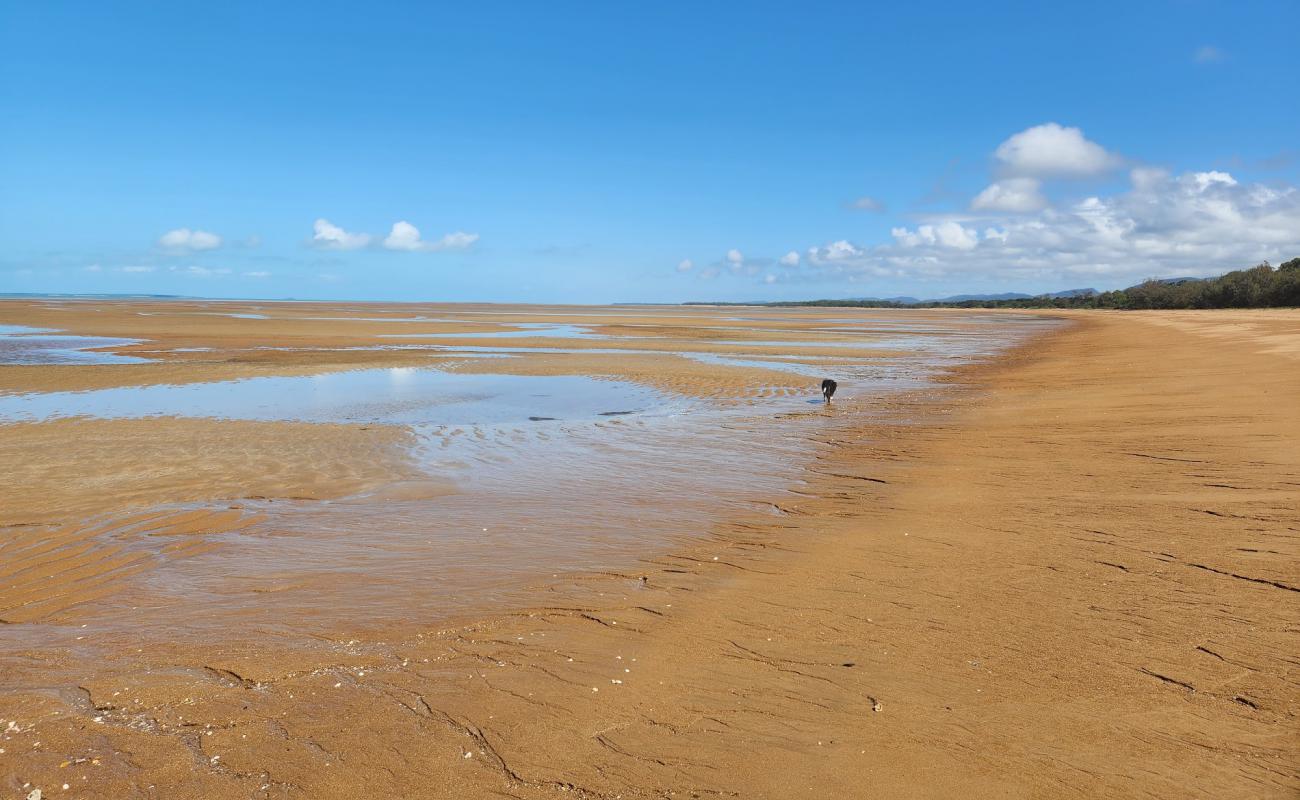 Photo de Carmila Beach avec sable lumineux de surface