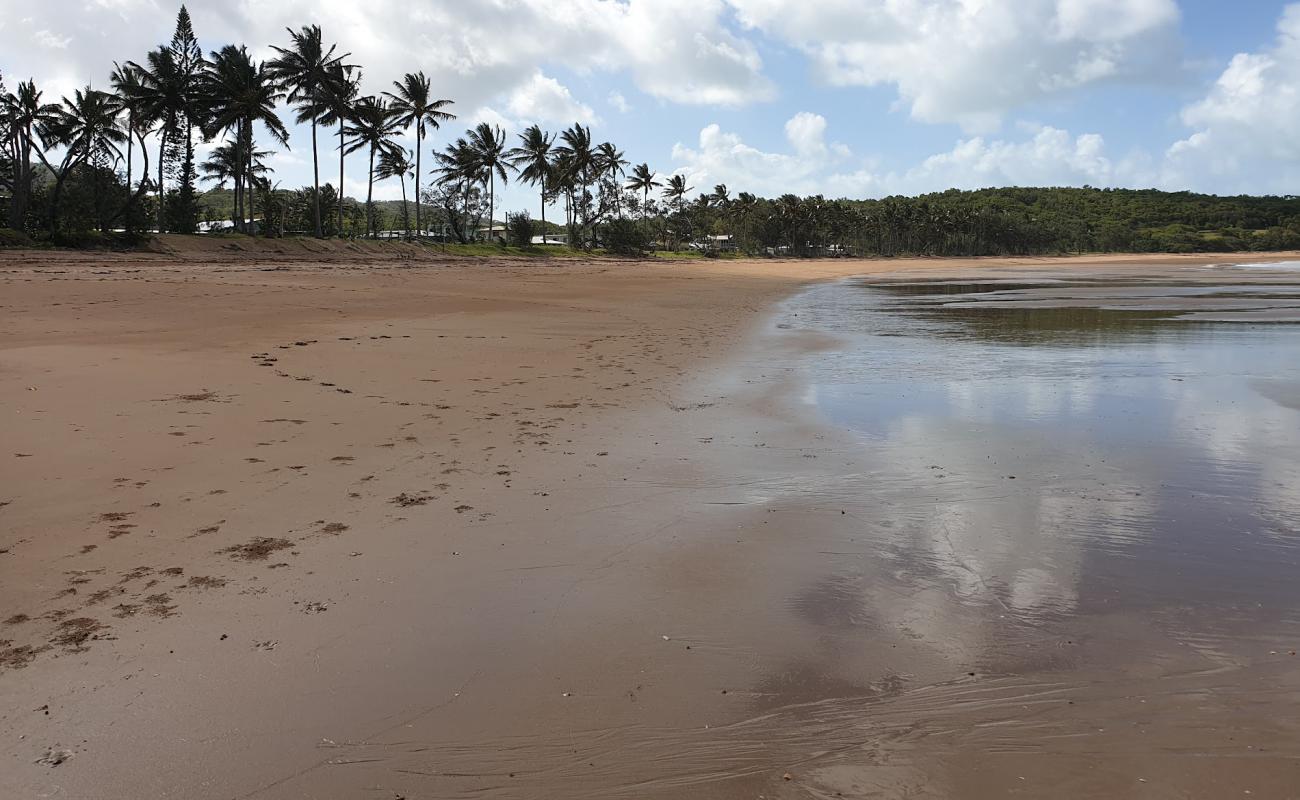 Photo de Grasstree Beach avec sable lumineux de surface