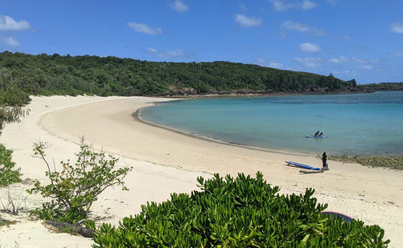 Photo de Chance Bay avec sable lumineux de surface