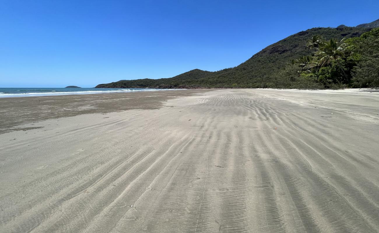 Photo de Nina Bay avec sable lumineux de surface