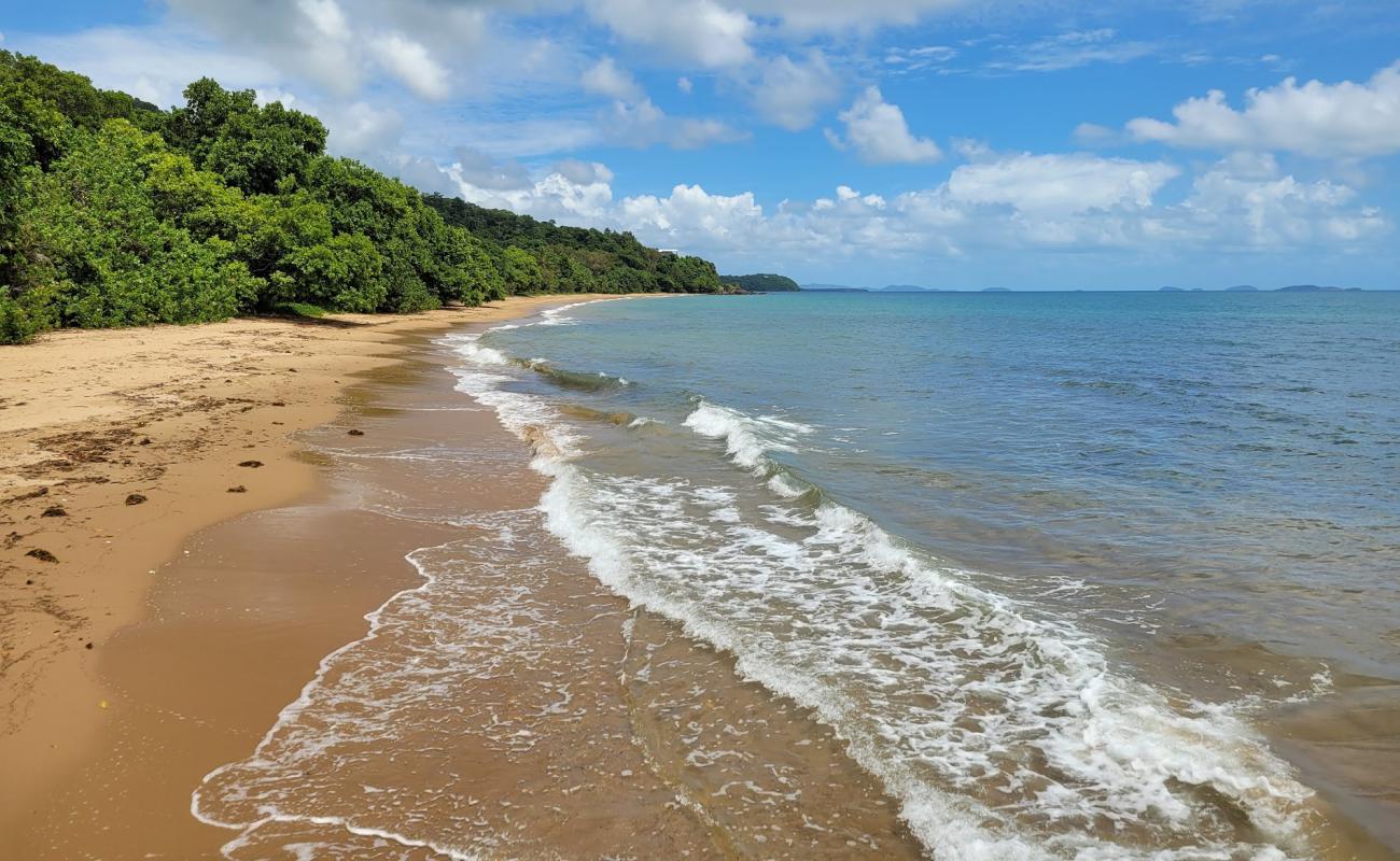 Photo de Narragon Beach avec sable beige de surface