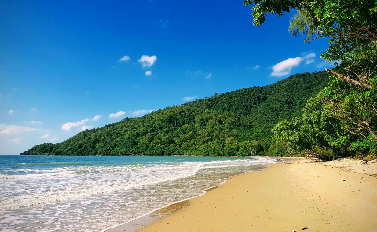 Photo de Cow Bay Beach avec sable lumineux de surface