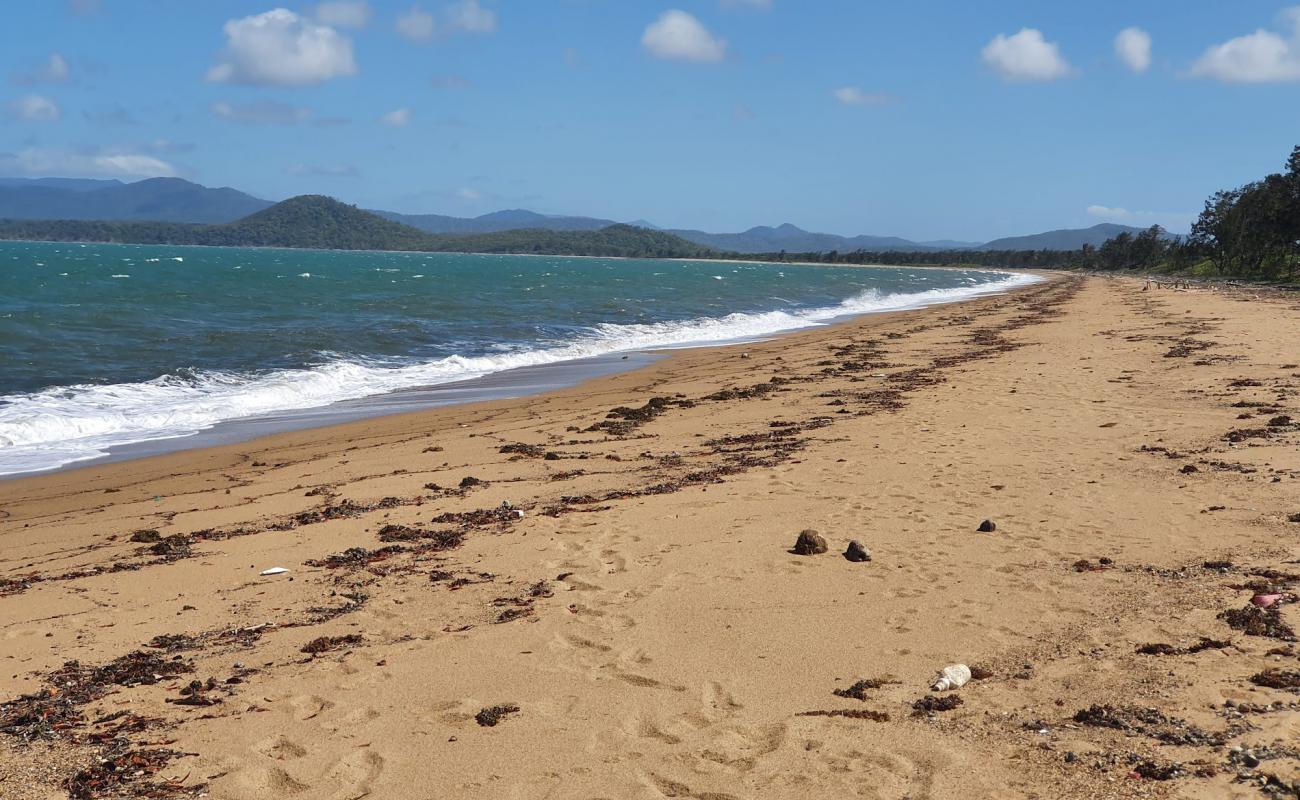 Photo de Walker Bay Beach avec sable lumineux de surface