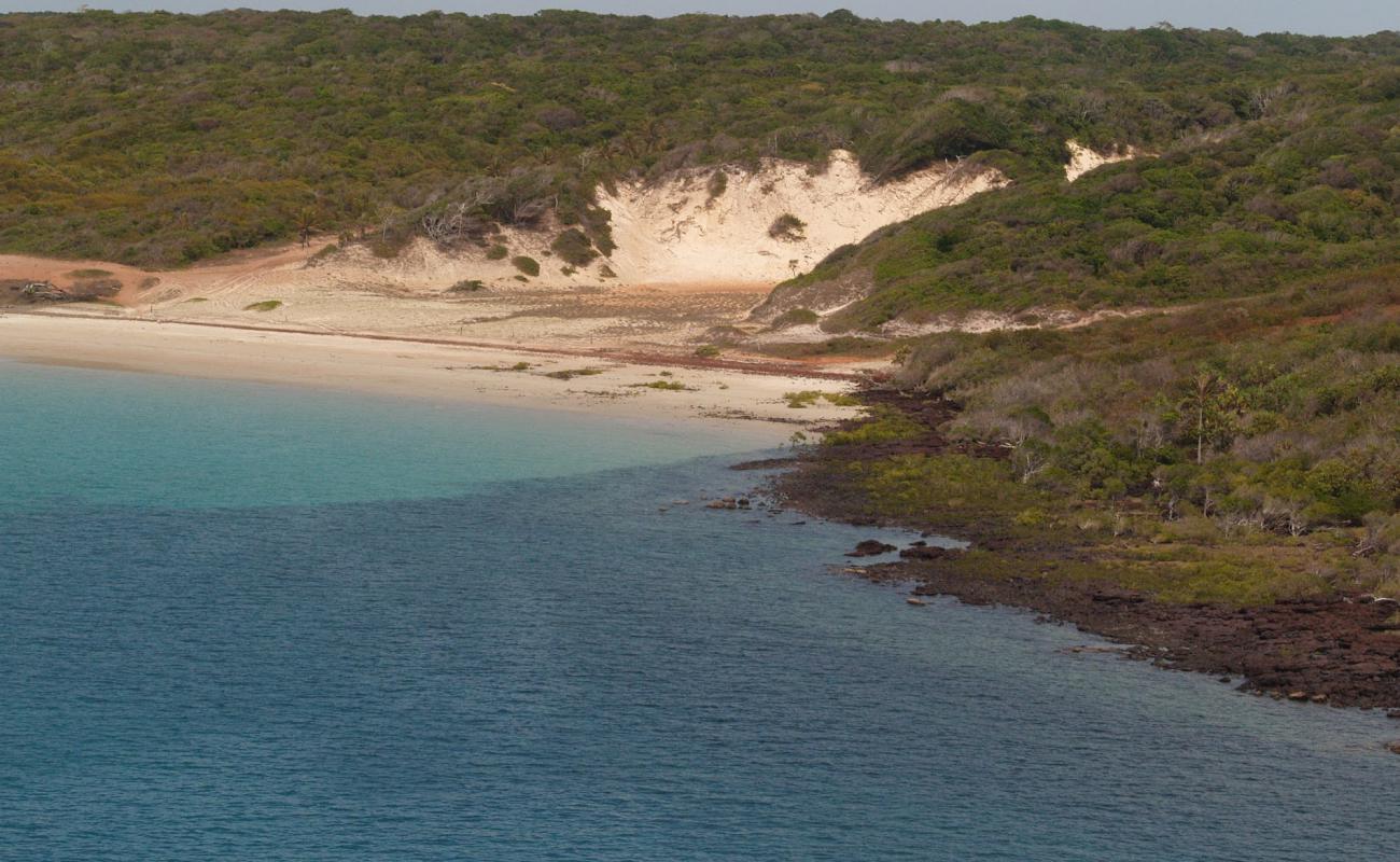 Photo de Narau Beach avec sable lumineux de surface