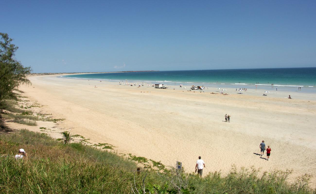 Photo de Cable Beach avec sable lumineux de surface