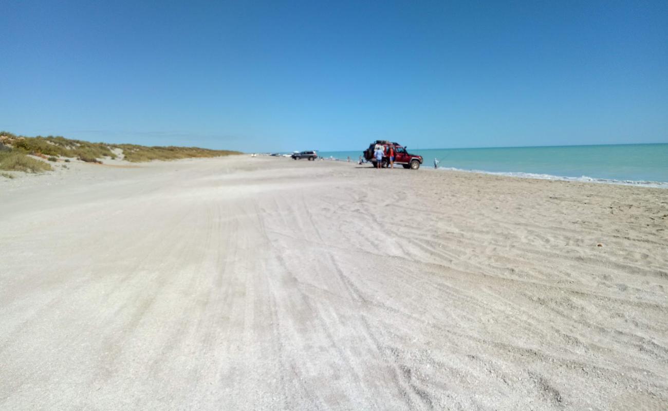 Photo de Eighty Mile Beach avec sable beige de surface
