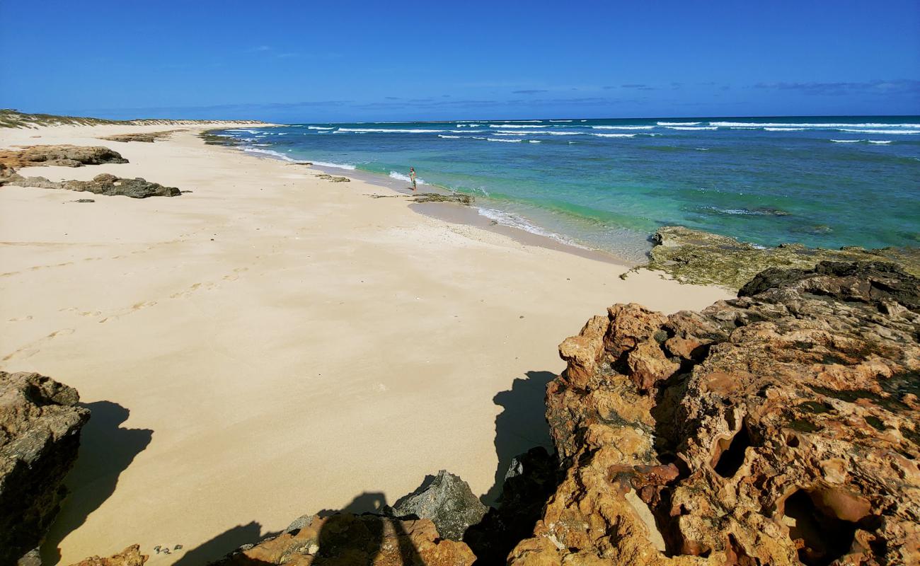Photo de Jims Beach avec sable beige de surface