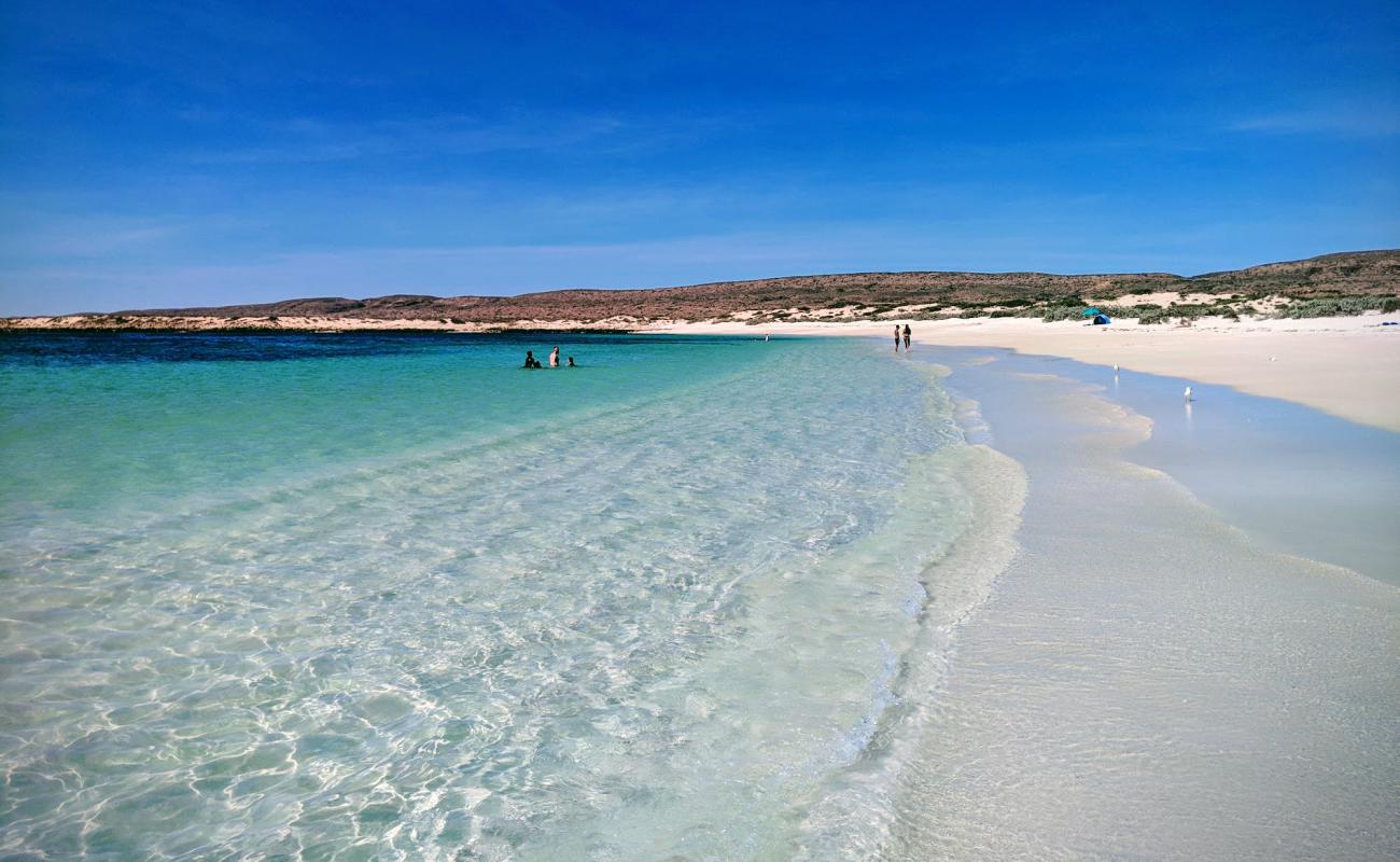 Photo de Turquoise Bay avec sable lumineux de surface