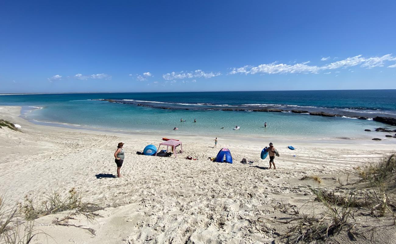 Photo de Oyster Bridge Beach avec sable lumineux de surface