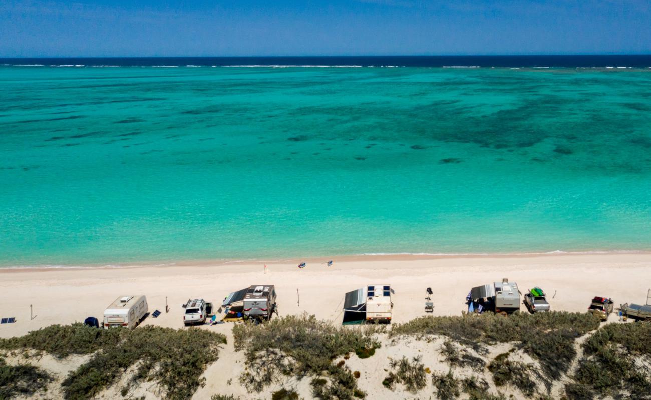 Photo de 14 Mile Beach avec sable fin et lumineux de surface