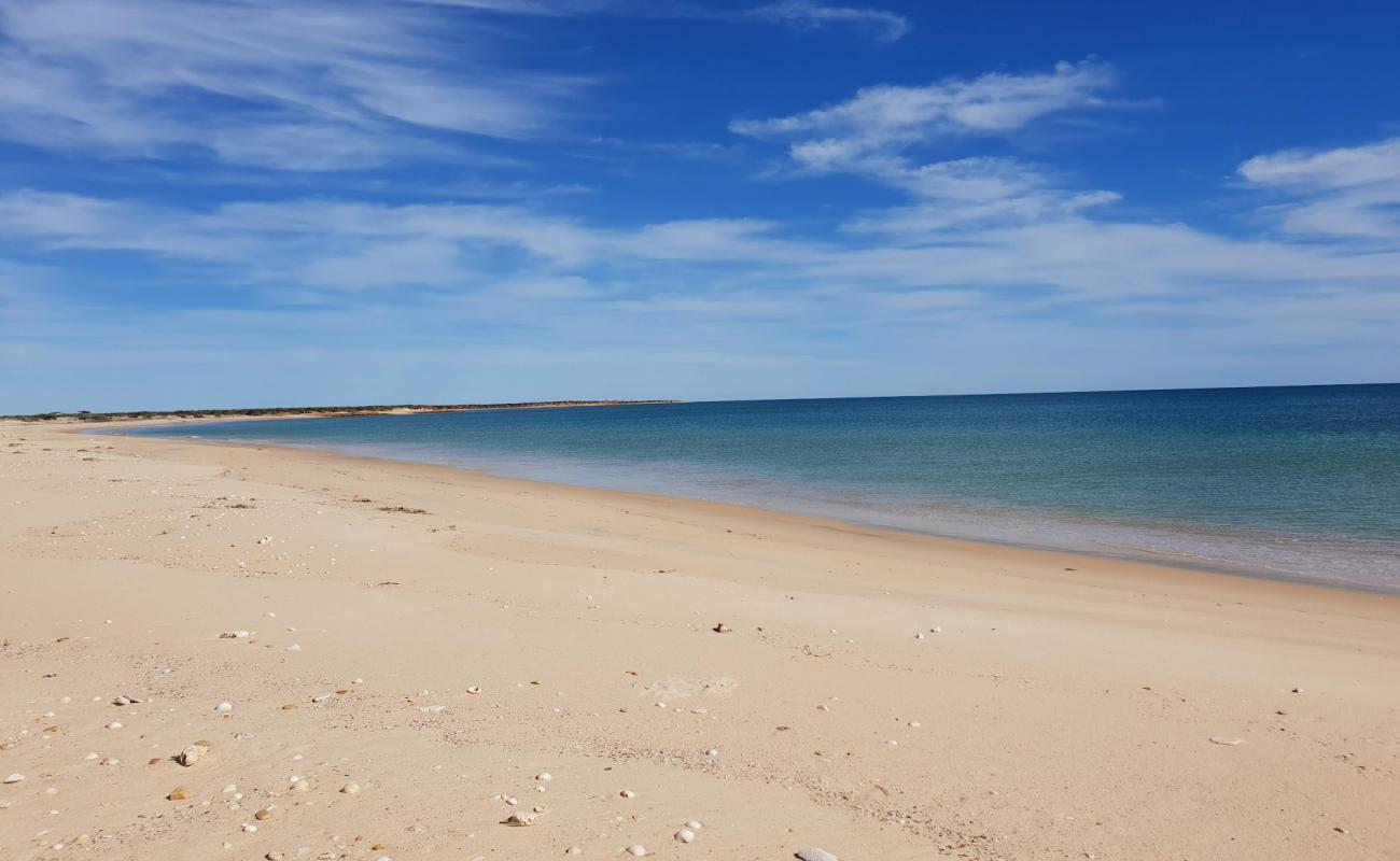 Photo de Bottle Bay Beach avec sable lumineux de surface