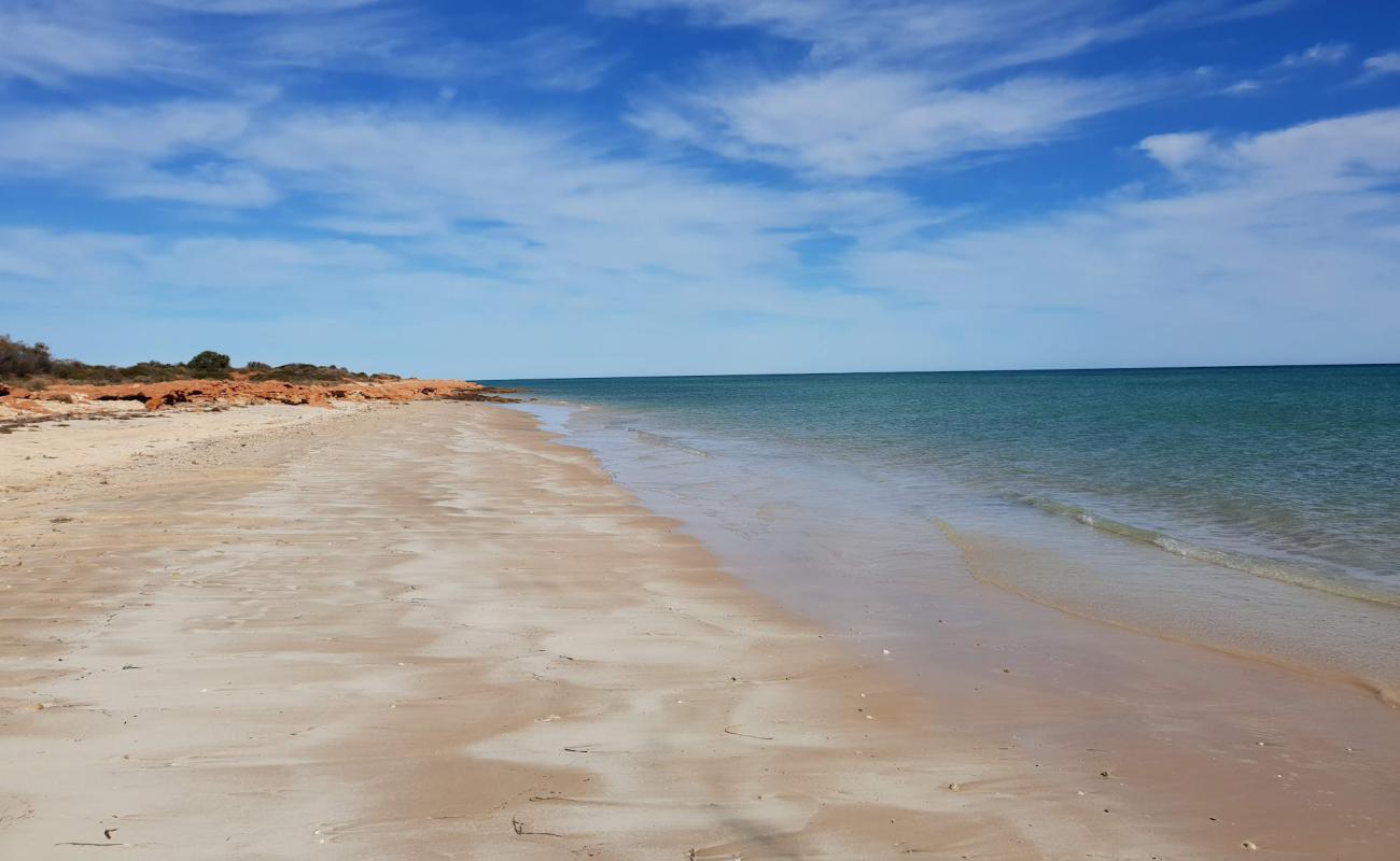 Photo de South Gregories Beach avec sable lumineux de surface