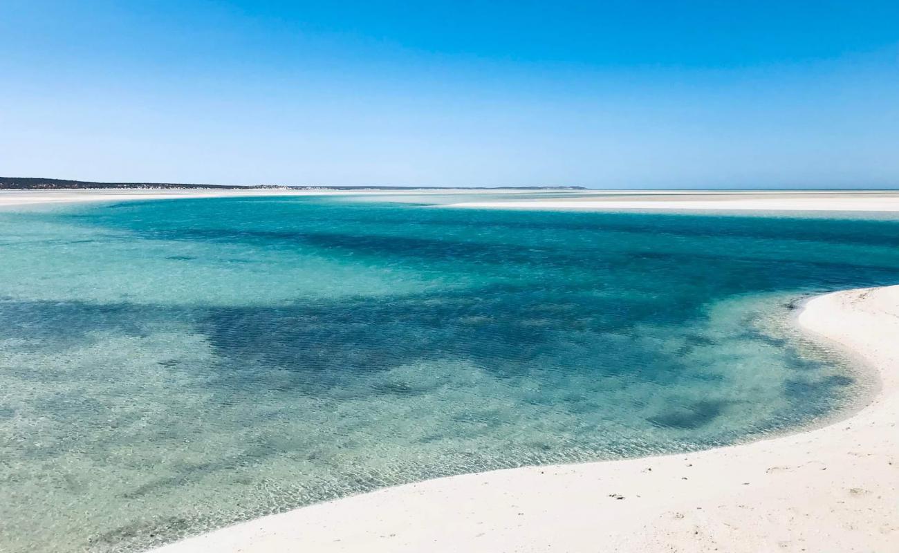 Photo de Nicholson Point Shark Bay avec sable lumineux de surface