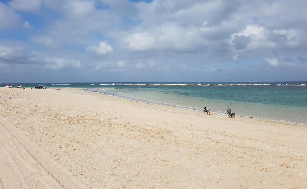 Photo de Lucky Bay Shacks avec sable lumineux de surface