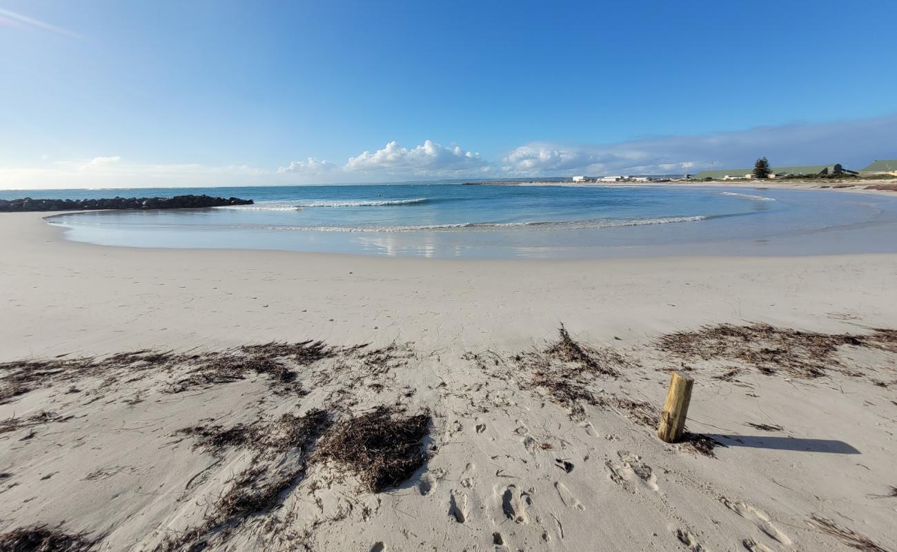 Photo de Pages Beach avec sable beige fin de surface
