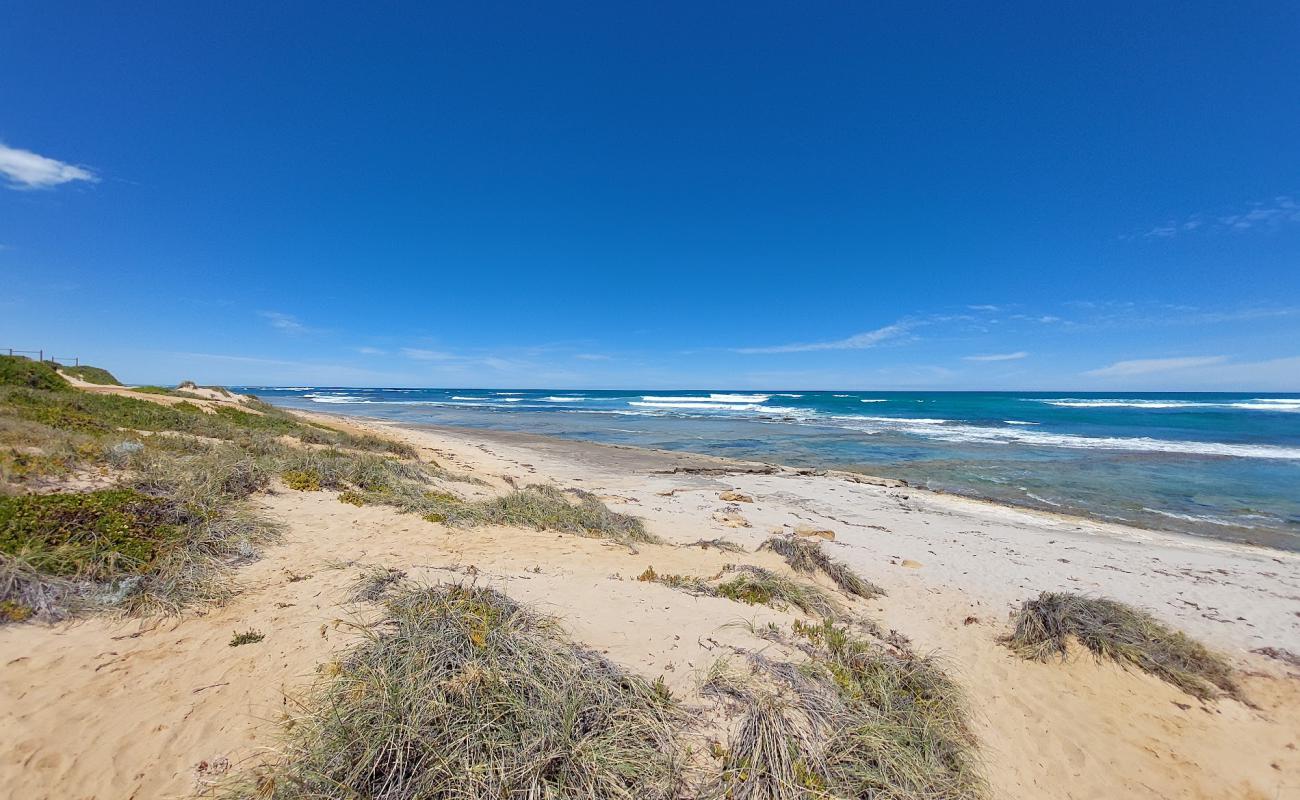 Photo de Flat Rocks Beach avec sable beige & pierres de surface