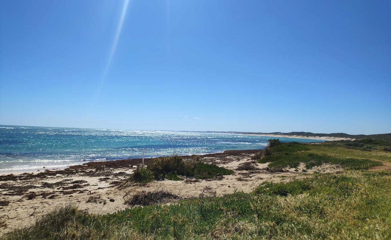 Photo de 7 Mile Beach avec sable lumineux de surface