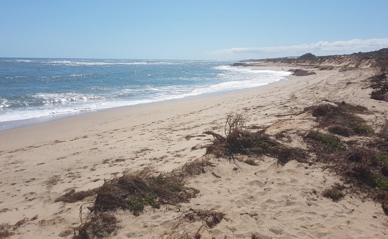 Photo de Seaspray Beach avec sable fin et lumineux de surface