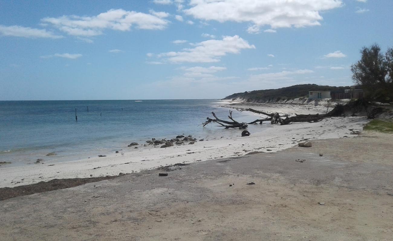 Photo de Freshwater North Beach avec sable lumineux de surface