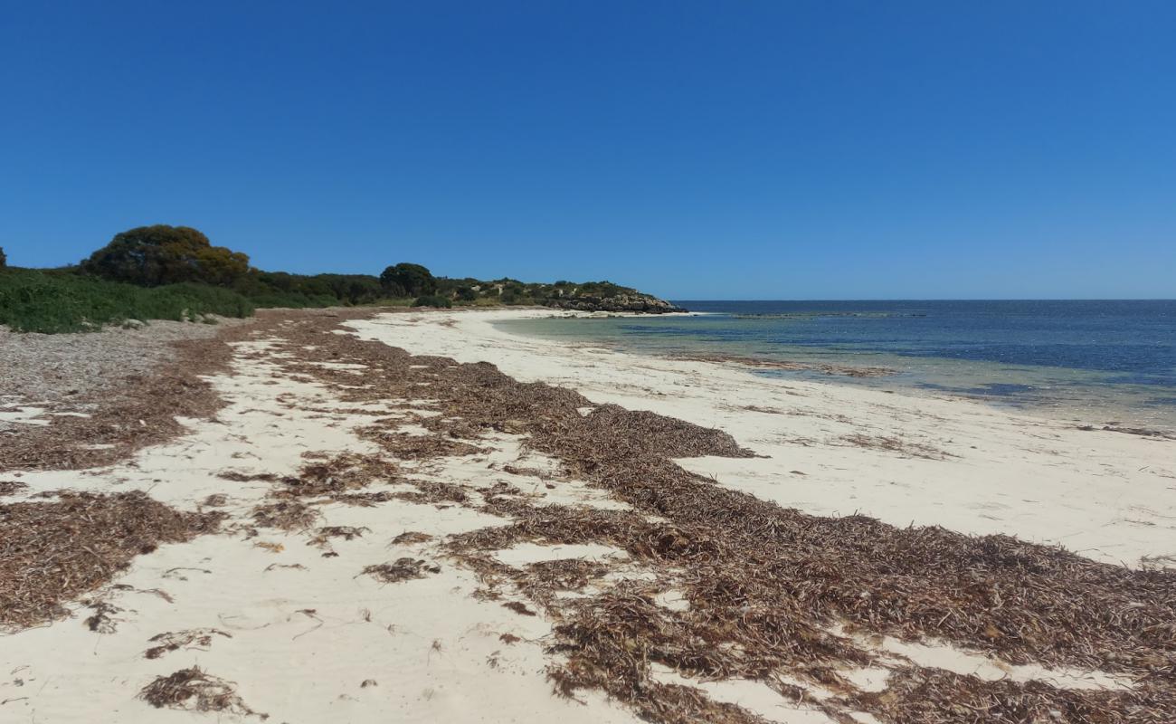 Photo de Little Anchorage Beach avec sable fin et lumineux de surface