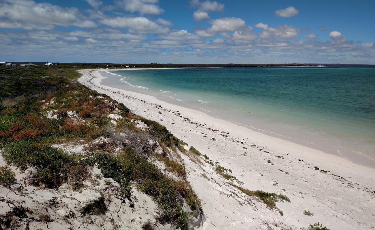 Photo de Thirsty Point Beach avec sable fin blanc de surface