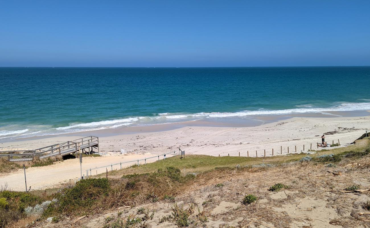 Photo de Seabird Beach avec sable blanc de surface