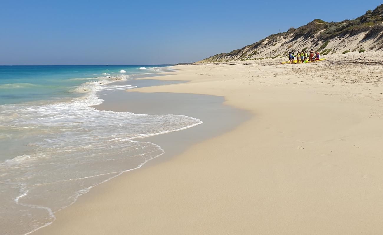 Photo de Alkimos Beach avec sable lumineux de surface