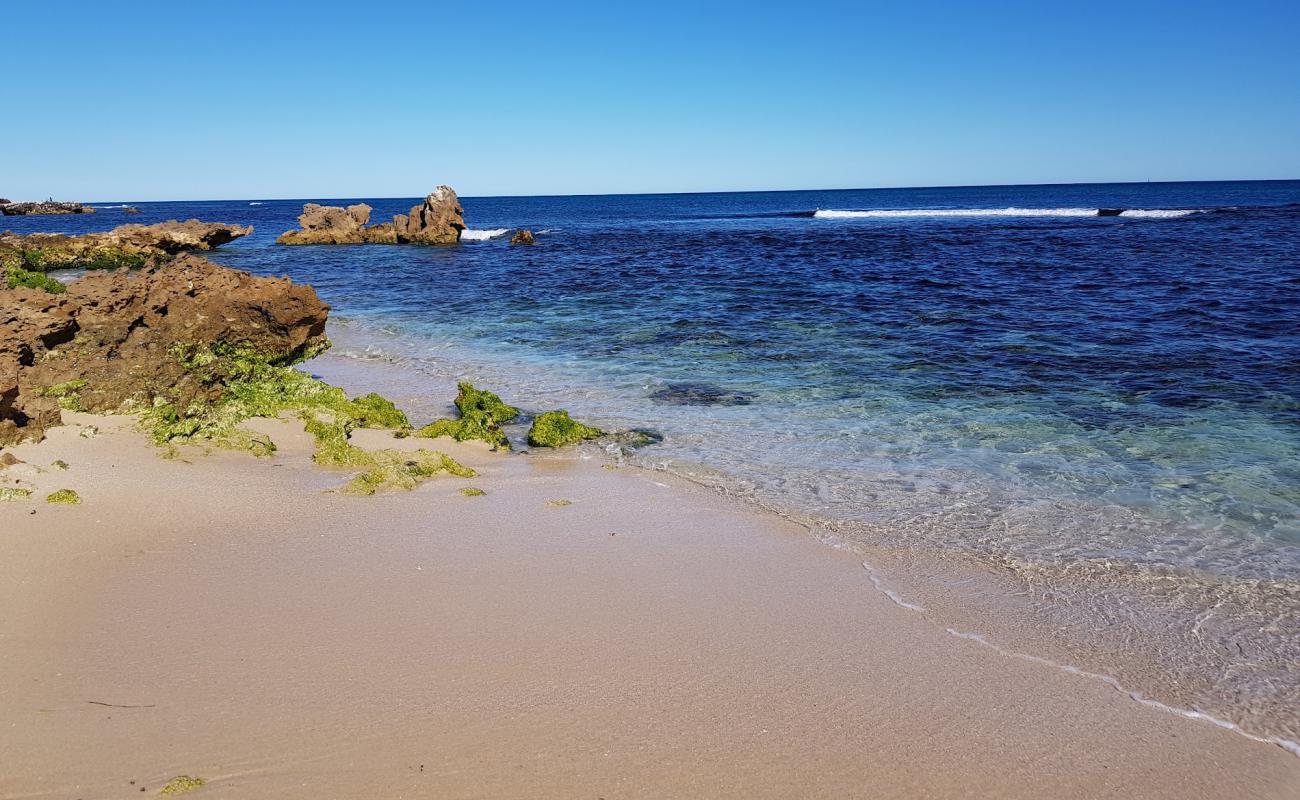 Photo de Trigg Dog Beach avec sable beige de surface