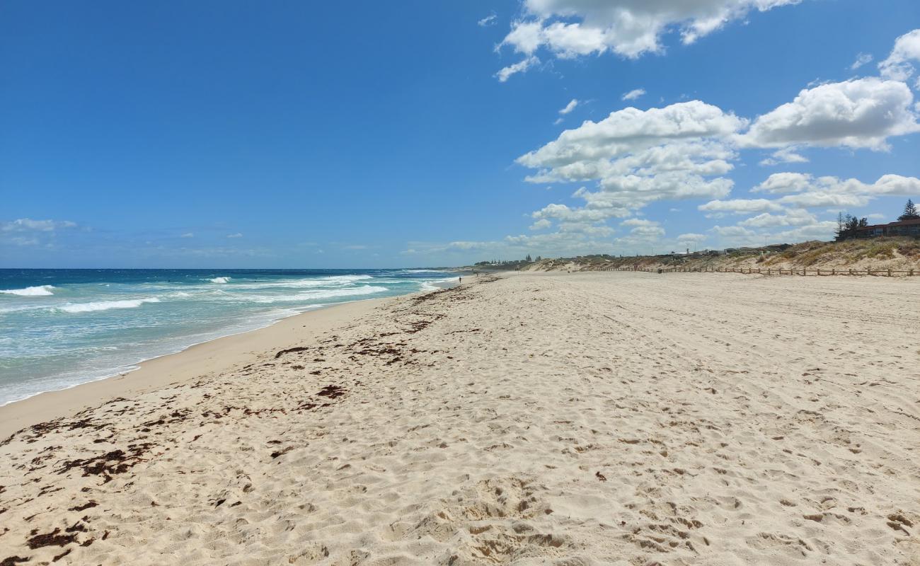 Photo de Scarborough Beach avec sable beige de surface